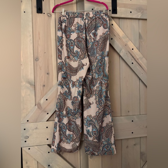 Express Paisley Wide-Leg Pants in Cream and Blue - Picture 4 of 8